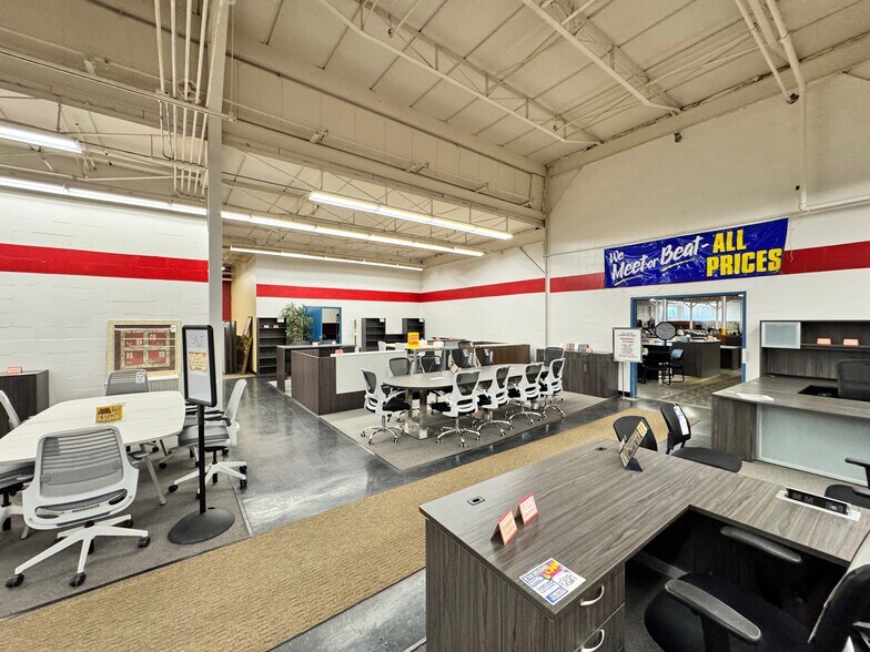 More Photos Of 3448 Shelby St, Indianapolis Flex For Sale