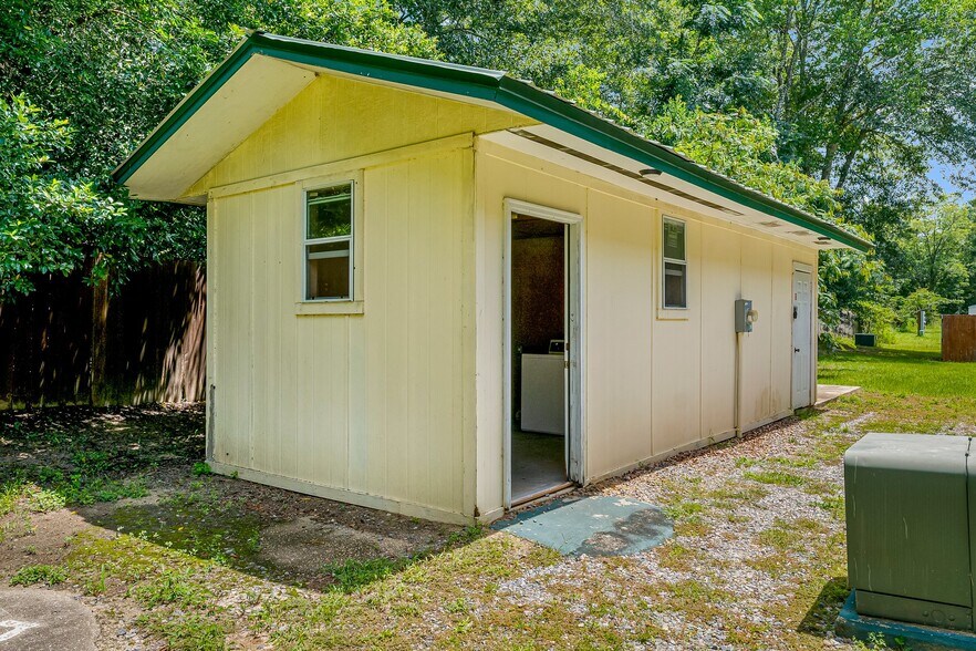 More Photos Of 872 Deer Wood Ln, Chipley Apartments For Sale