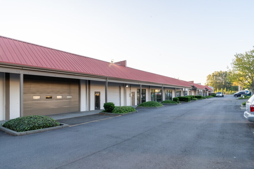 More Photos Of 835 Central Ave N, Kent Light Manufacturing For Lease