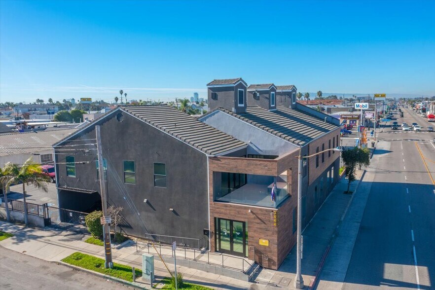 More Photos Of 3444 E Anaheim St, Long Beach Office For Sale