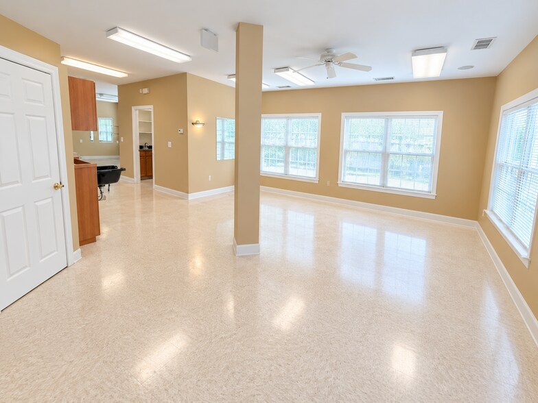 More Photos Of 5816 Creedmoor Rd, Raleigh Medical For Lease