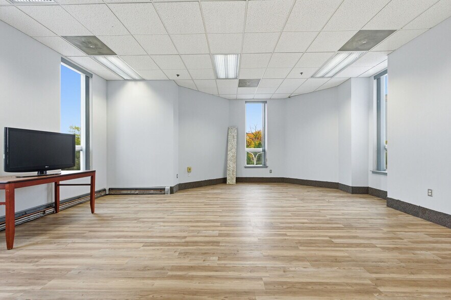 More Photos Of 910 Gilpin Ave, Wilmington Medical For Sale