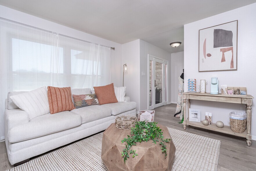 More Photos Of 1353 Main St, Liberty Hill Office For Sale