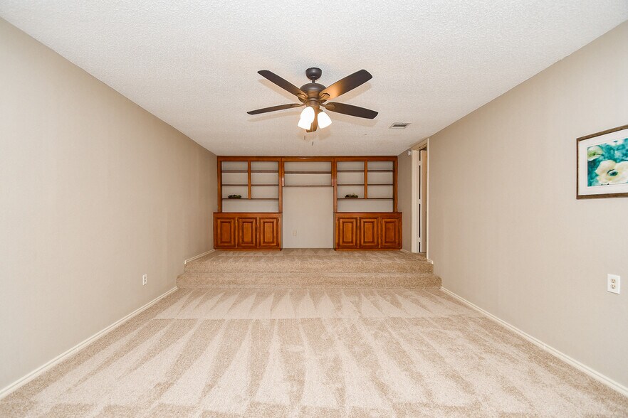 More Photos Of 1411 1/2 Guadalupe St, Stafford Office Residential For Sale