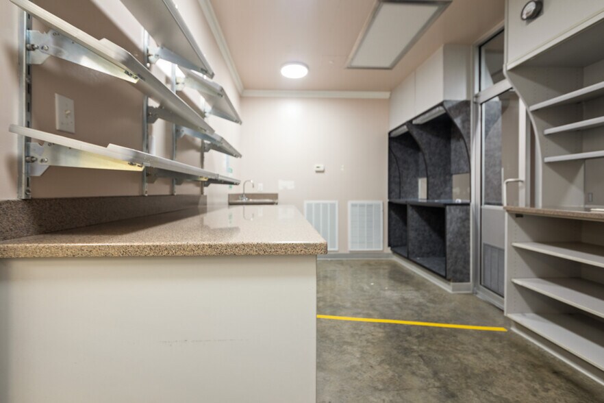 More Photos Of 106 Abigayles Row, Scott Warehouse For Sale