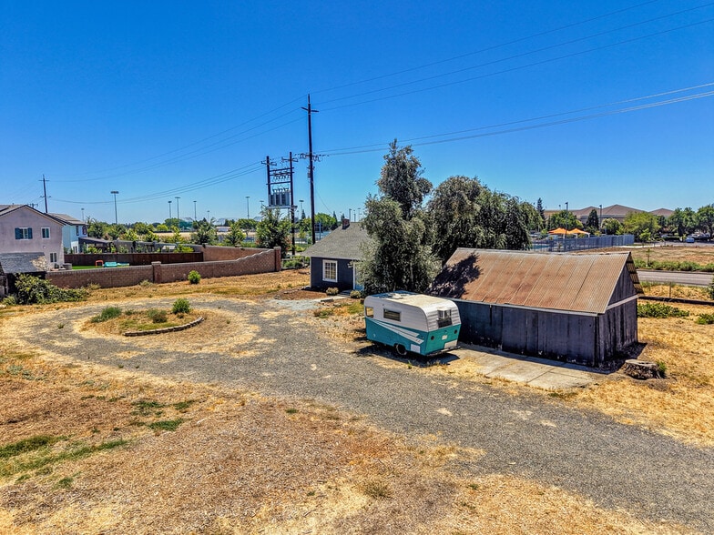 More Photos Of 19435 East St, Woodland Specialty For Sale