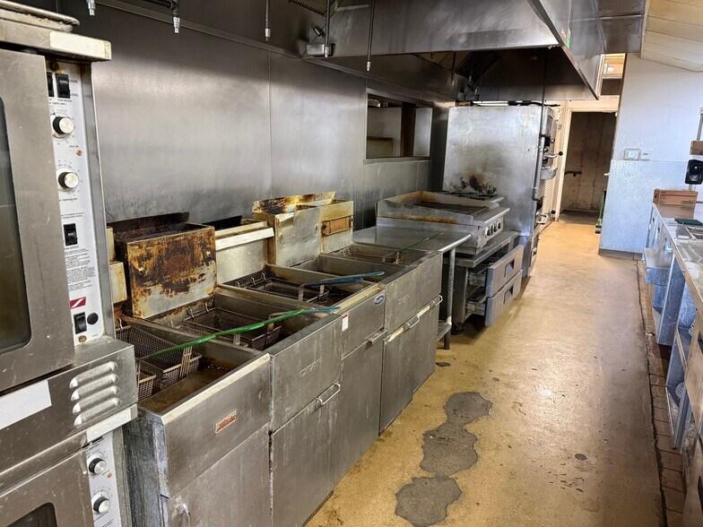 More Photos Of 1025 N Sherman Ave, Madison Freestanding For Lease