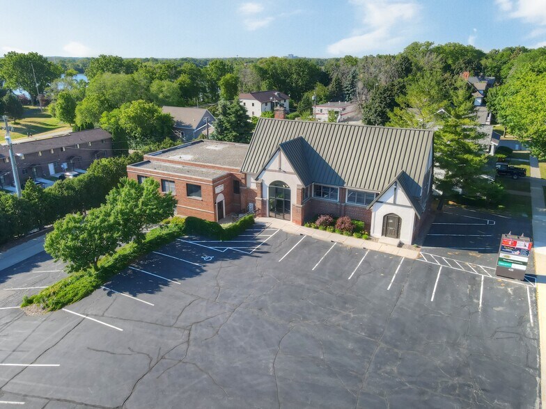 More Photos Of 435 N Broadway St, De Pere Medical For Lease