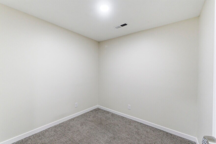 More Photos Of 1420-1426 E Bradford Pky, Springfield Medical For Lease