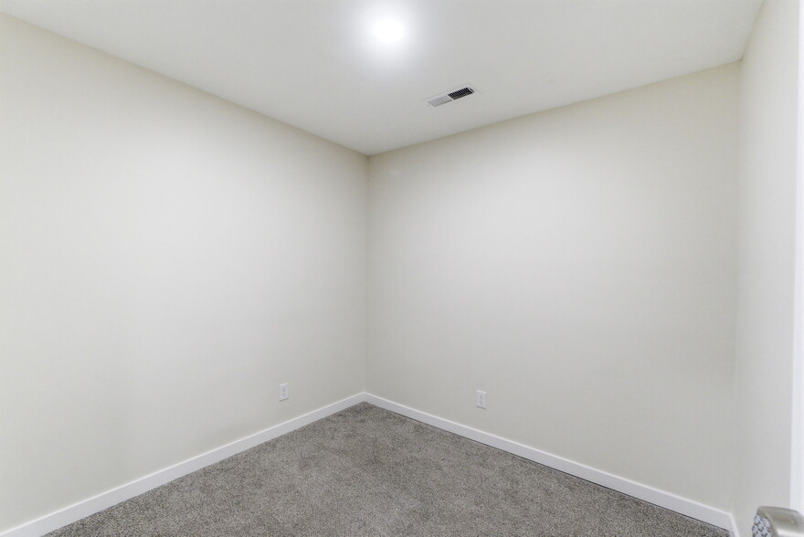 More Photos Of 1420-1426 E Bradford Pky, Springfield Medical For Lease