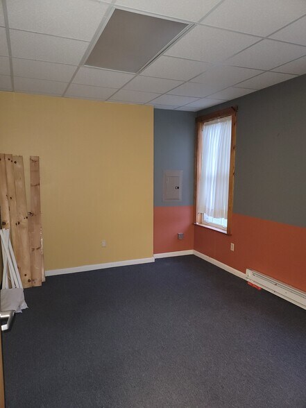 More Photos Of 191 City Depot Rd, Charlton Office For Lease
