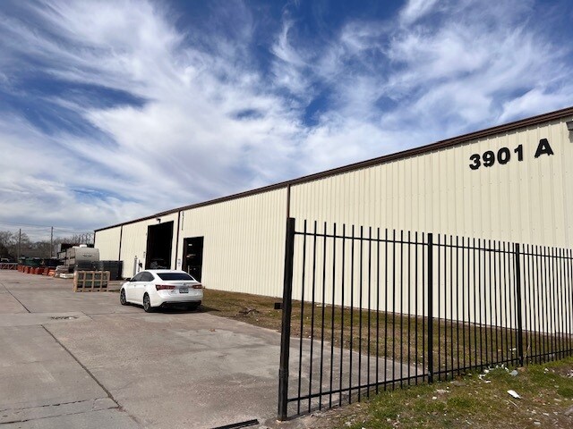 More Photos Of 3901 Airline Dr, Houston Land For Sale