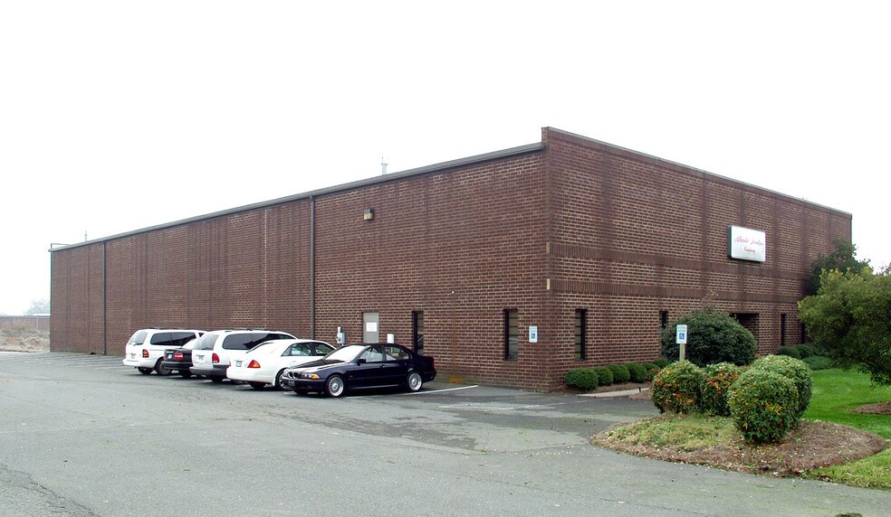 More Photos Of 3526 Centre Cir, Fort Mill Light Distribution For Lease