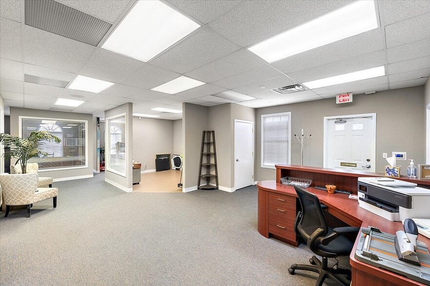 More Photos Of 37244 S Groesbeck Hwy, Clinton Township Office For Sale