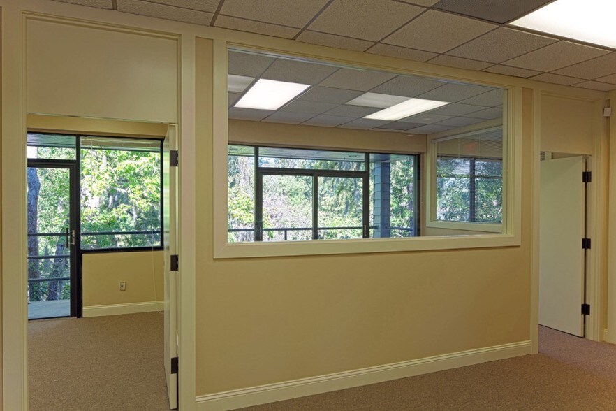 More Photos Of 8826 Goodbys Executive Dr, Jacksonville Office For Lease