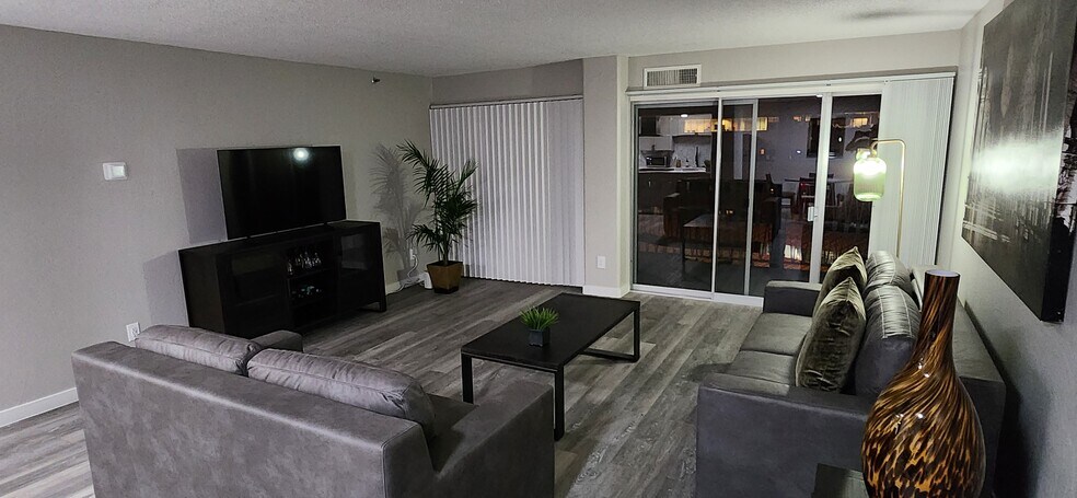 More Photos Of 425 W Paseo Redondo, Tucson Apartments For Sale