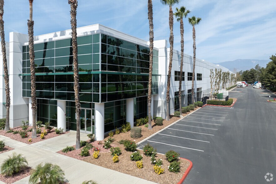 More Photos Of 1901 California St, Redlands Warehouse For Lease