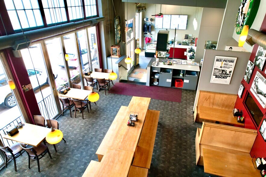 More Photos Of 107 Oak St, Hood River General Retail For Lease