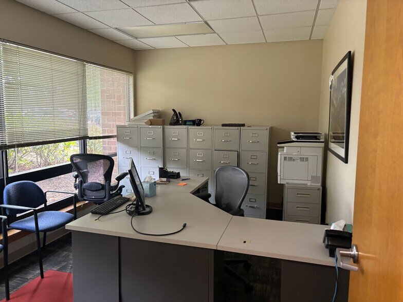 More Photos Of 950 W Valley Rd, Wayne Office For Sale