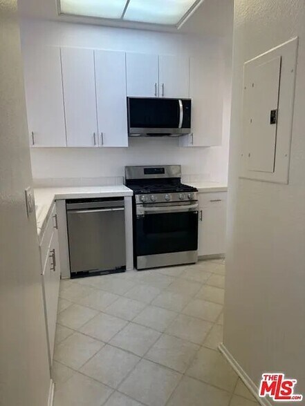 More Photos Of 16117 W Sunset Blvd, Pacific Palisades Apartments For Sale