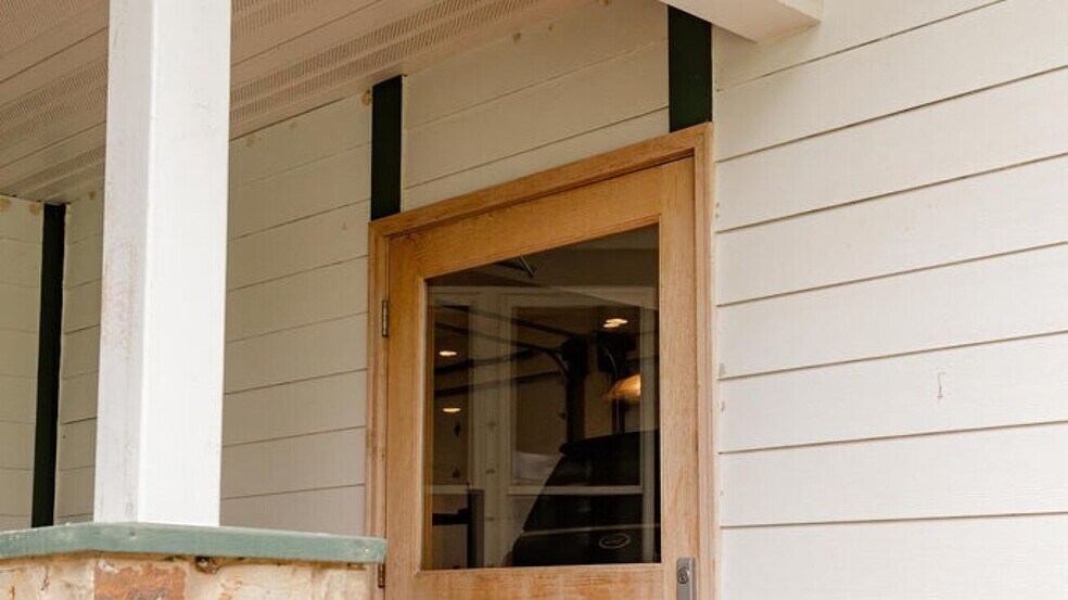 More Photos Of 352 MO-245, Dadeville Horse Stables For Sale