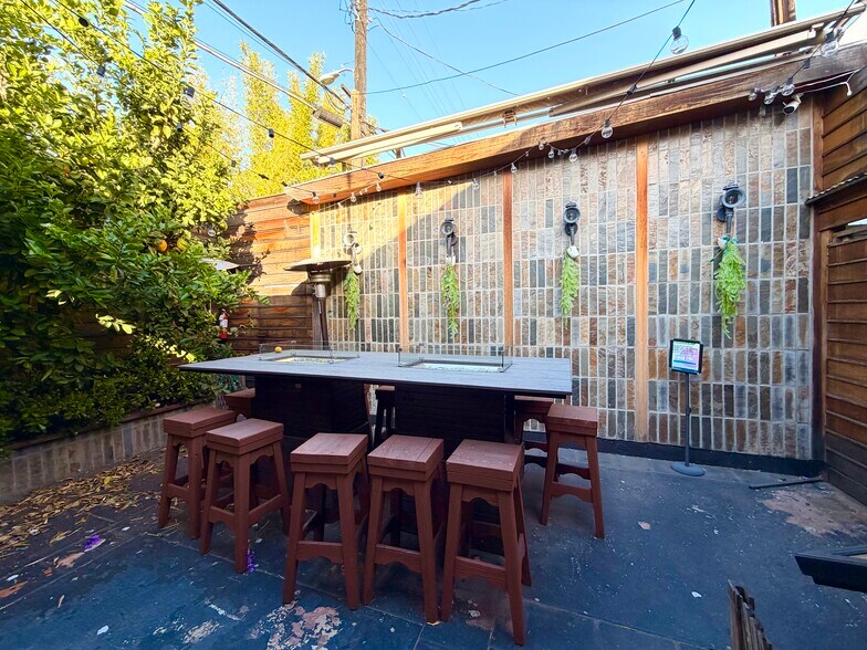 More Photos Of 7455 Melrose Ave, Los Angeles Restaurant For Lease