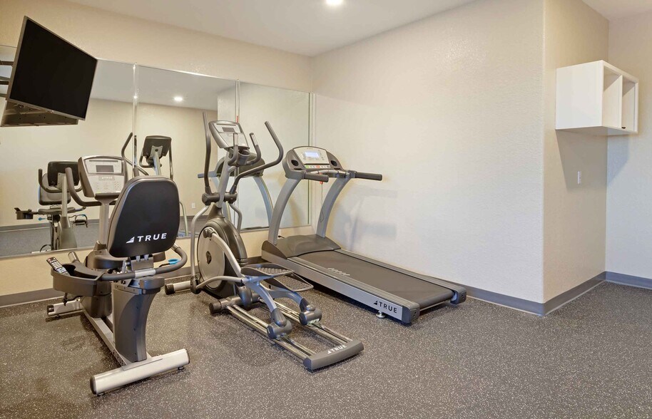 More Photos Of 7212 Eastpoint Blvd, Baytown Hotel For Sale