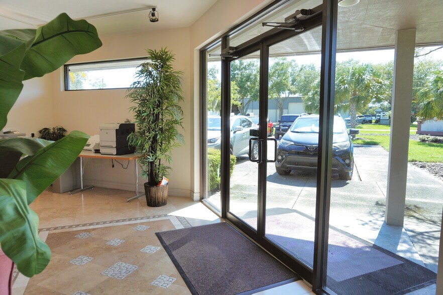 More Photos Of 1725 Barber Rd, Sarasota Office For Sale