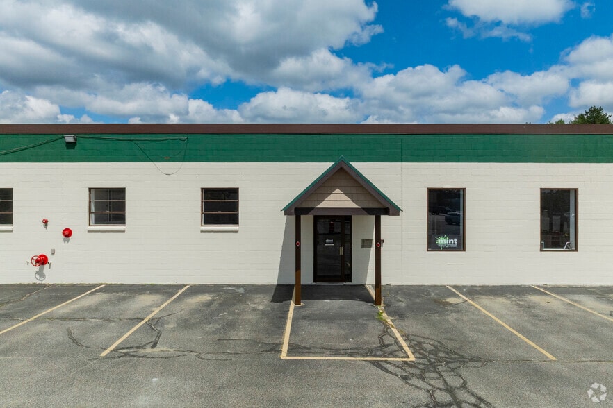 More Photos Of 125 Northeastern Blvd, Nashua Warehouse For Lease