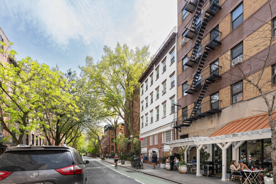 More Photos Of 124 Henry St, Brooklyn Religious Facility For Lease