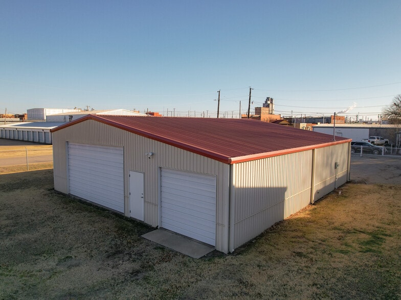 More Photos Of 210-212 N Pine St, Ponca City Light Distribution For Sale