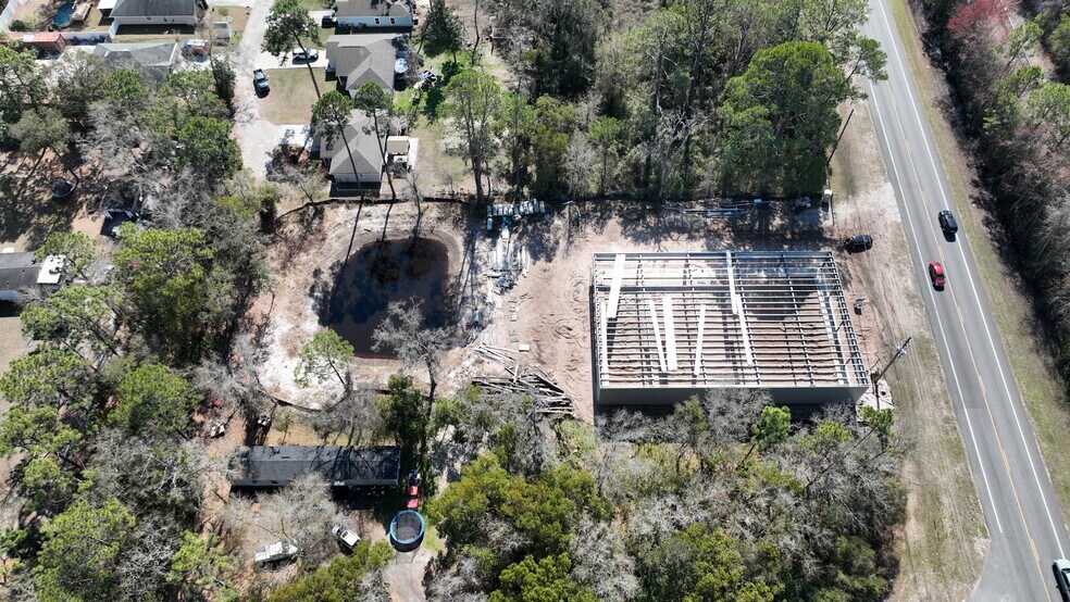 More Photos Of 14577 N Main St, Jacksonville Showroom For Sale