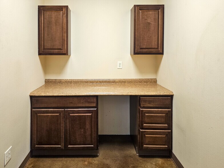 More Photos Of 110 CR 141, Sweetwater Warehouse For Sale