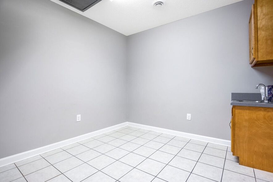 More Photos Of 217-219 Station St, Jacksonville Medical For Sale