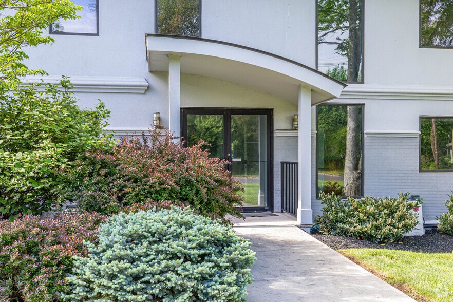 More Photos Of 682 US-202, Bridgewater Office For Sale