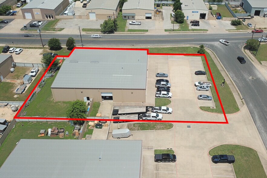 More Photos Of 2201 Patterson Industrial Dr, Pflugerville Warehouse For Lease