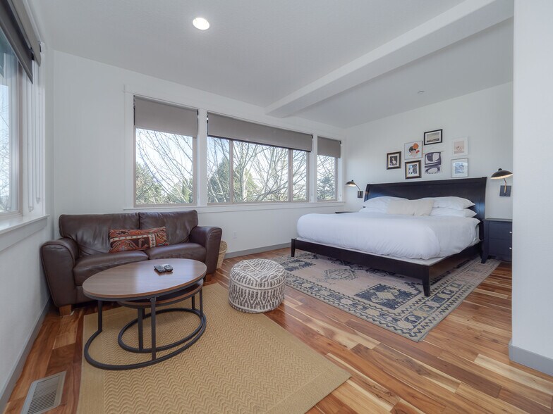 More Photos Of 20300 NE Highway 240, Newberg Hotel For Sale