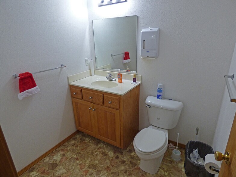 More Photos Of 308 US-62 Hwy, Ash Flat Medical For Sale