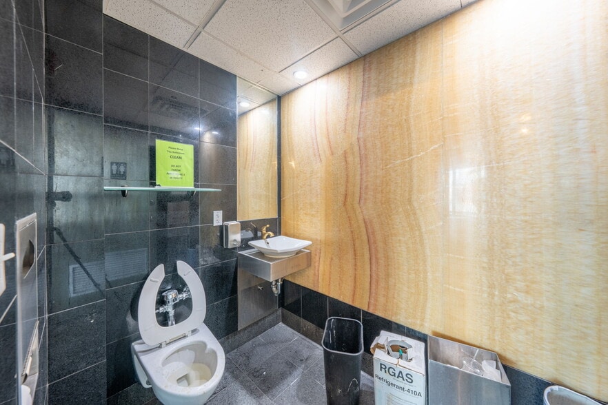 More Photos Of 8 Catherine St, New York Loft Creative Space For Sale