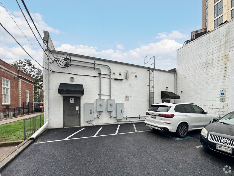 More Photos Of 8408 Georgia Ave, Silver Spring Storefront For Lease