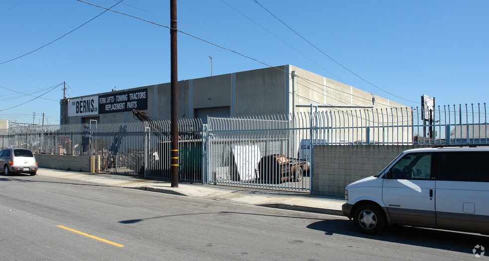 More Photos Of 1240-1250 W 17th St, Long Beach Service For Lease