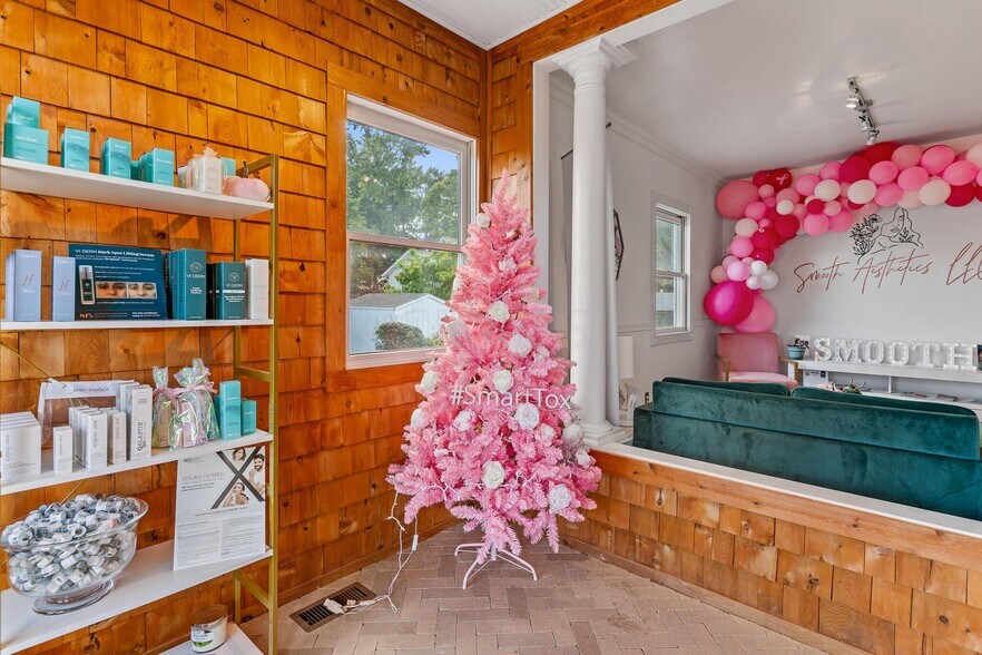 More Photos Of 1550 Lewis Center Rd, Lewis Center Freestanding For Sale