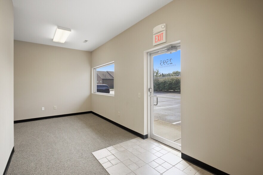 More Photos Of 2585 Eastwood Dr, Columbus Office For Lease
