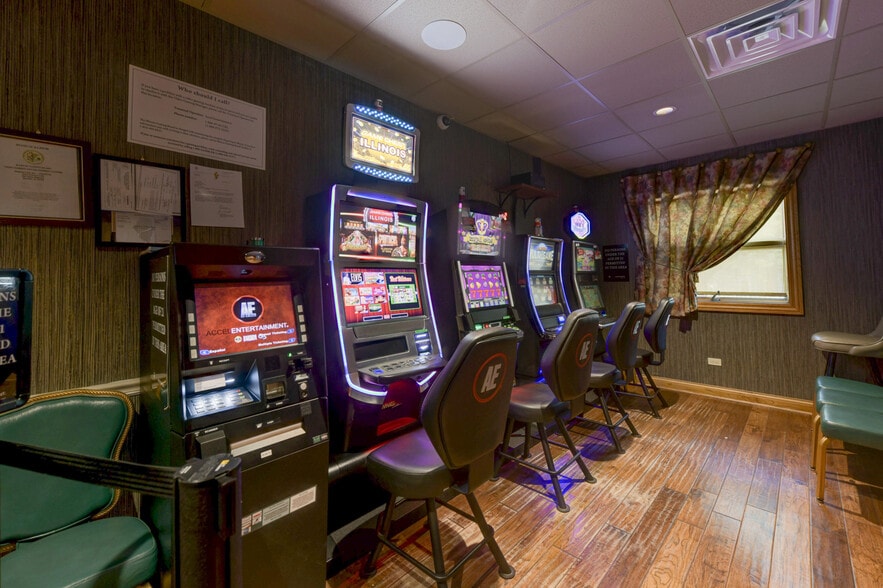 More Photos Of 502 Dixie Hwy, Beecher Restaurant For Sale