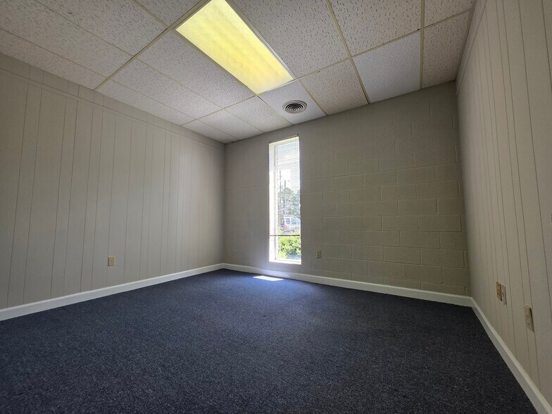 More Photos Of 404 St Andrews Dr, Greenville Office For Lease