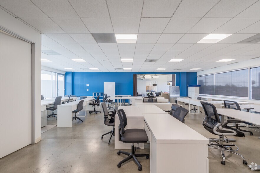 More Photos Of 8065-8075 W 3rd St, Los Angeles Loft Creative Space For Lease