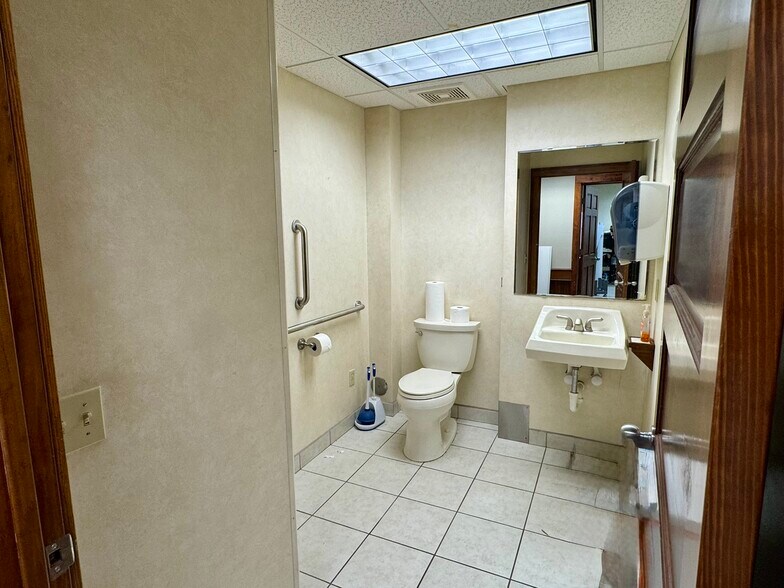 More Photos Of 122 Vine St, Fergus Falls Office For Sale