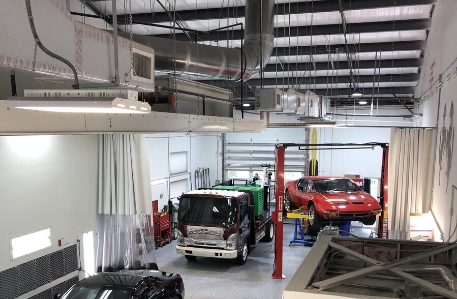 More Photos Of 3939 Tollhouse Dr, Naples Warehouse For Lease