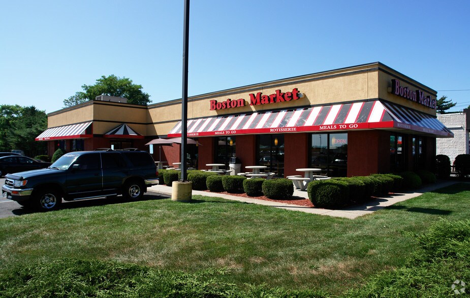 Primary Photo Of 100 N Broadway Mall, Hicksville Restaurant For Lease