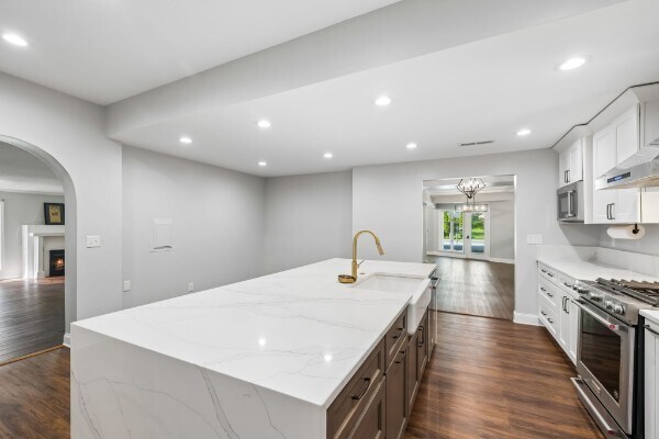 More Photos Of 728 S Spring St, Manchester Specialty For Sale